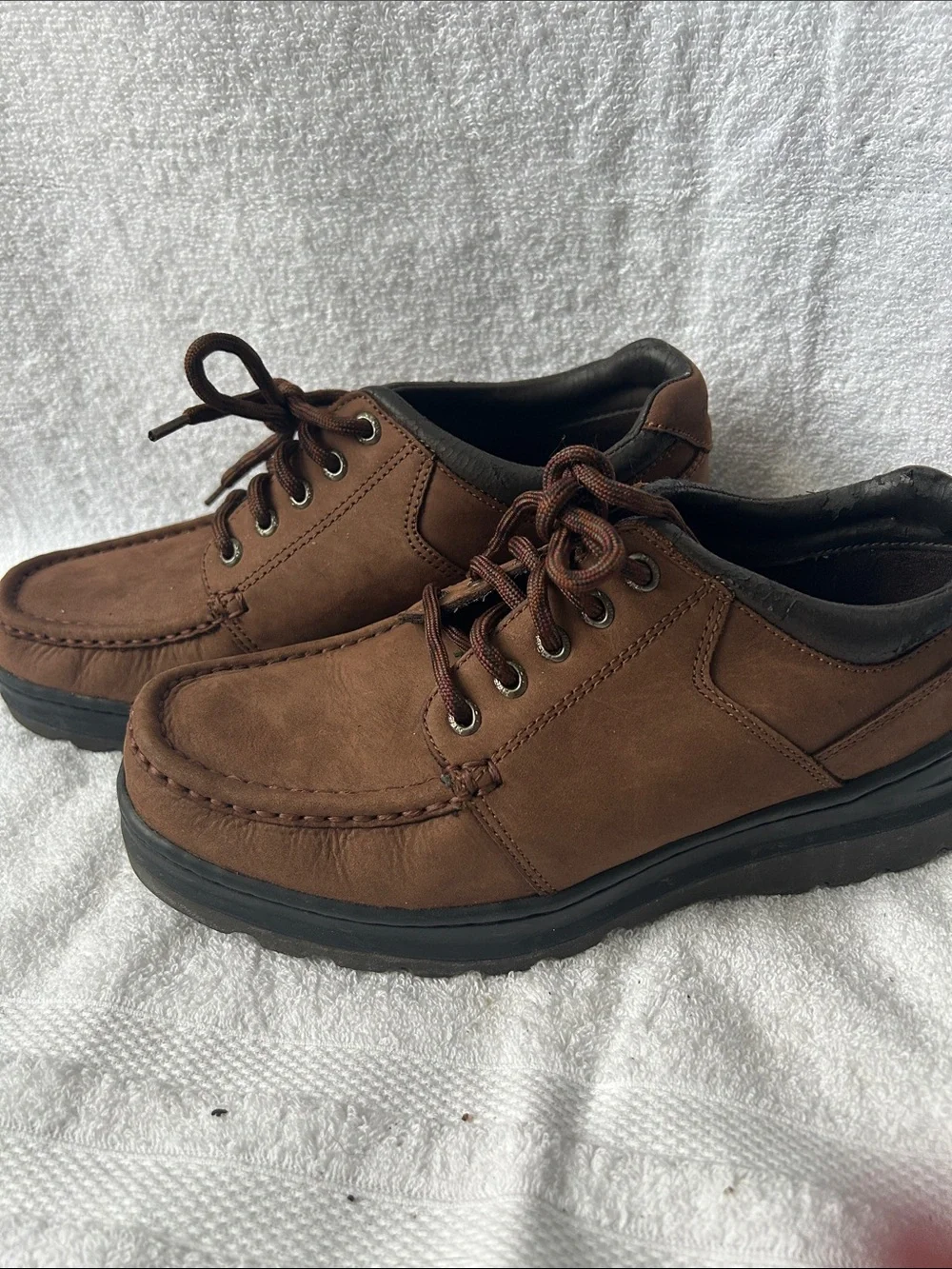 Men's Brown Boat Shoes with Lace-Up Comfort